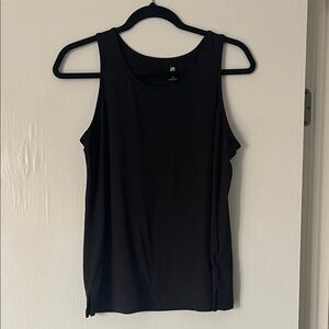 Black workout tank